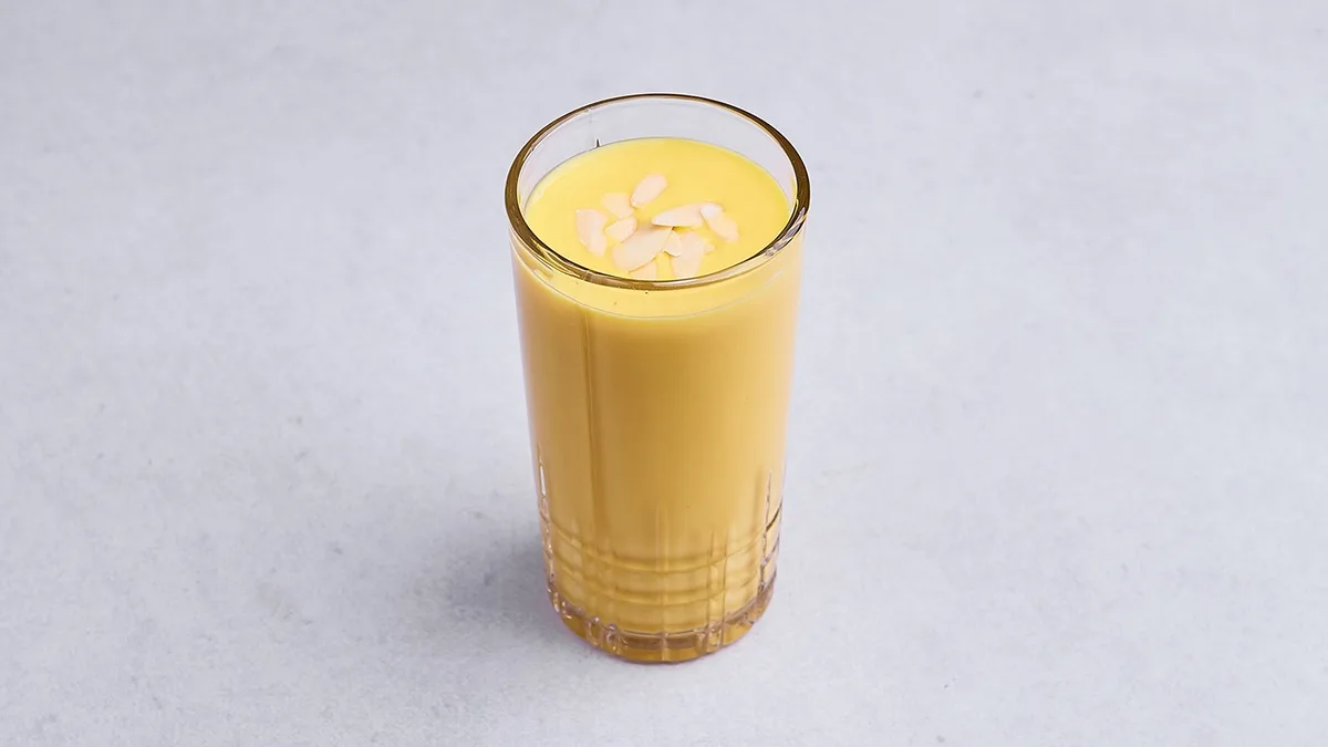 Mango lassi