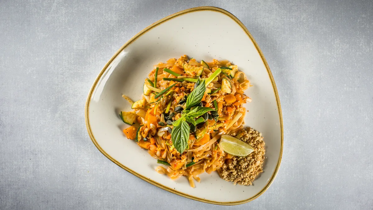 Veganski Pad Thai s tofujem
