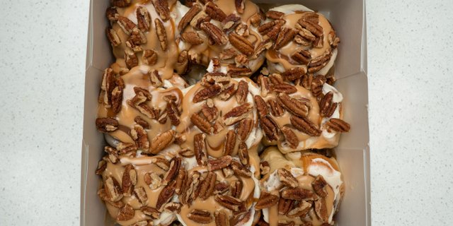 Caramel-Pecan Minibon Tray