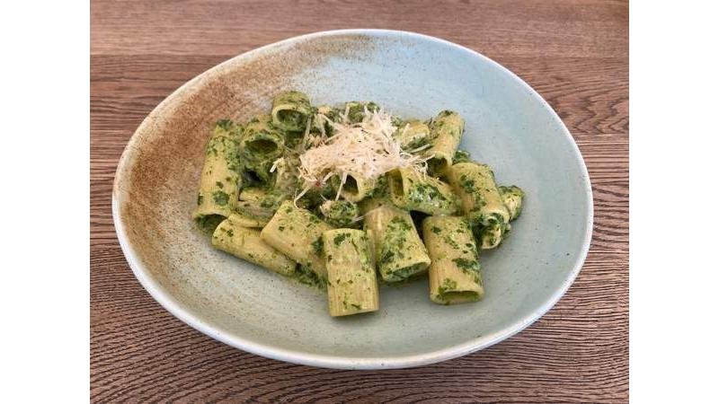 Rigatoni cu Piept de Pui și Spanac