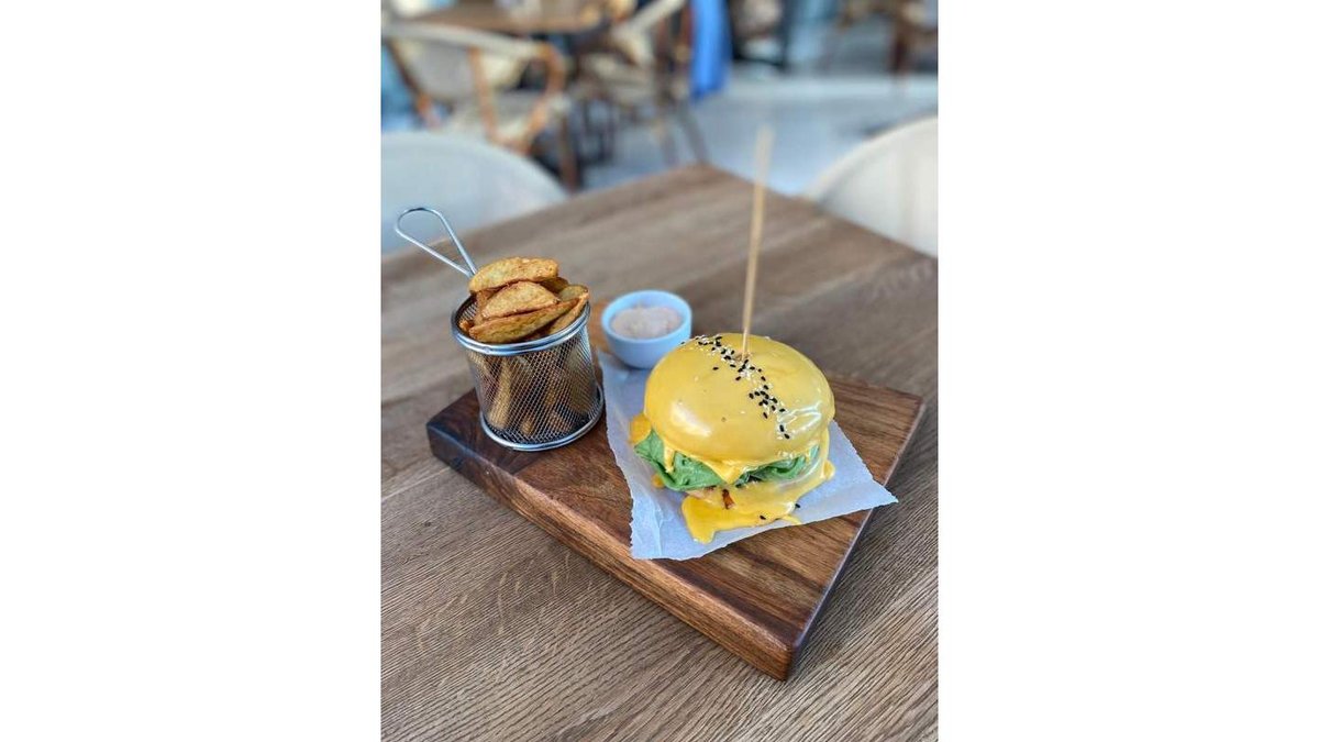 The beautiful cheese burger