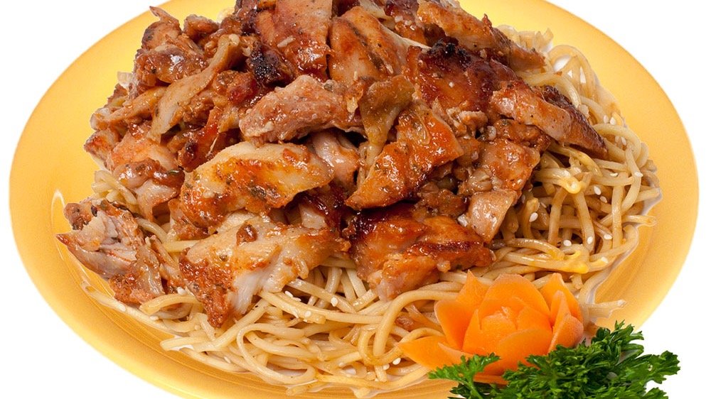 M56.Smažené nudle s kuřecím gyrosem 250g