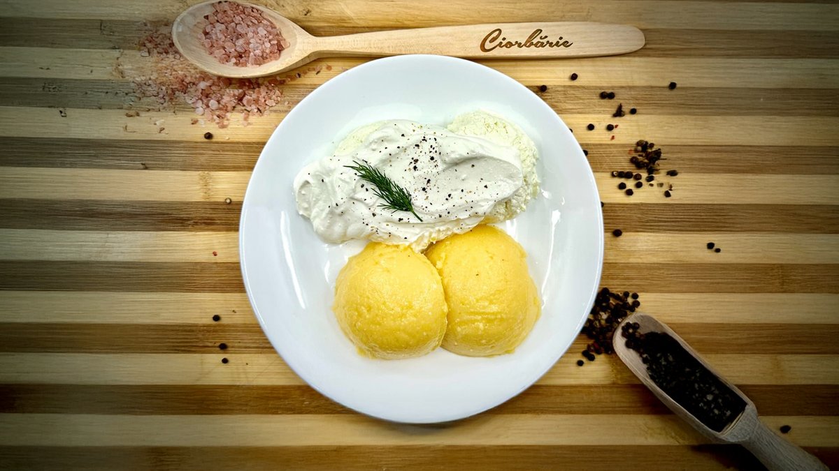 Brânză cu smântână și mămăligă 200/50/200 gr