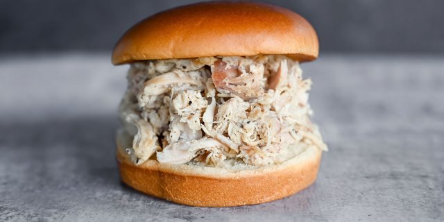 Pulled Chicken Sandwich Box Lunch