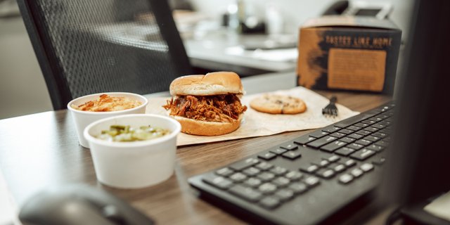 Pulled Chicken Sandwich Box Meal