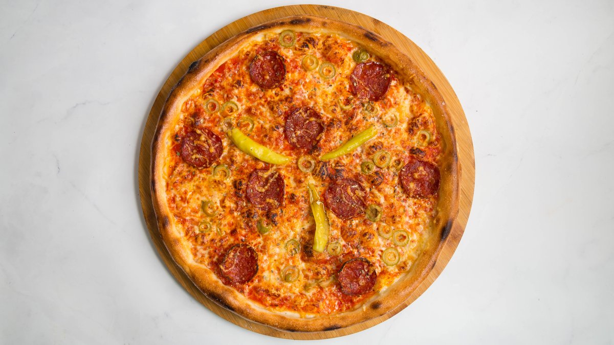 PIZZA SA KULENOM 42CM