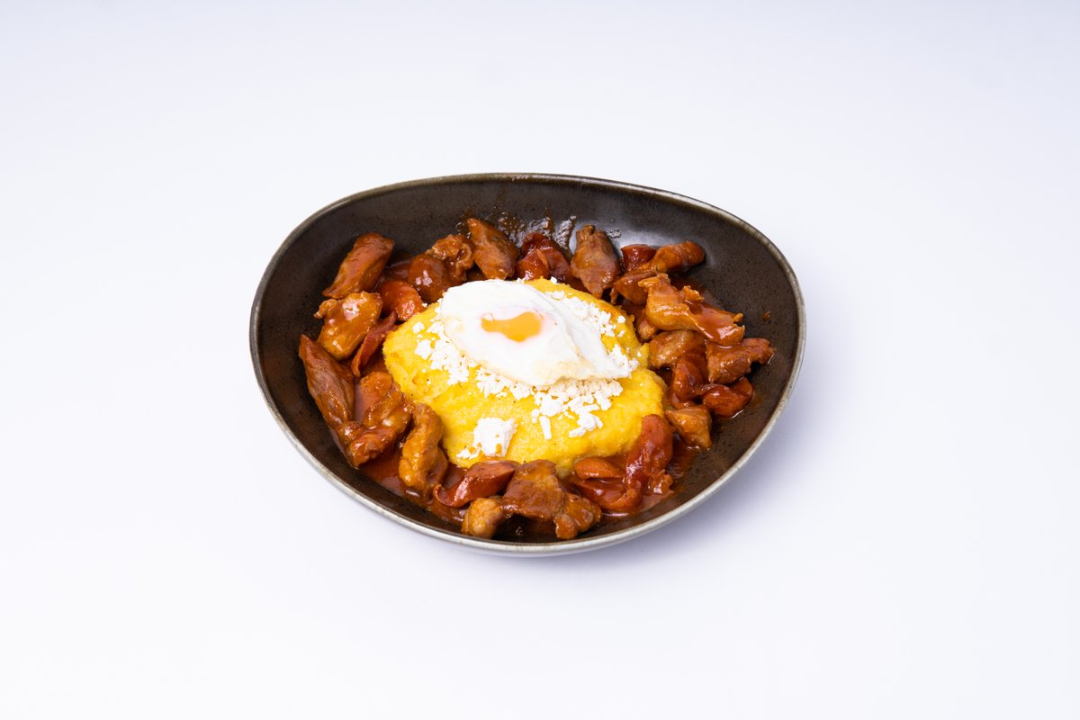 Pastramă de berbecuț cu mămăligă