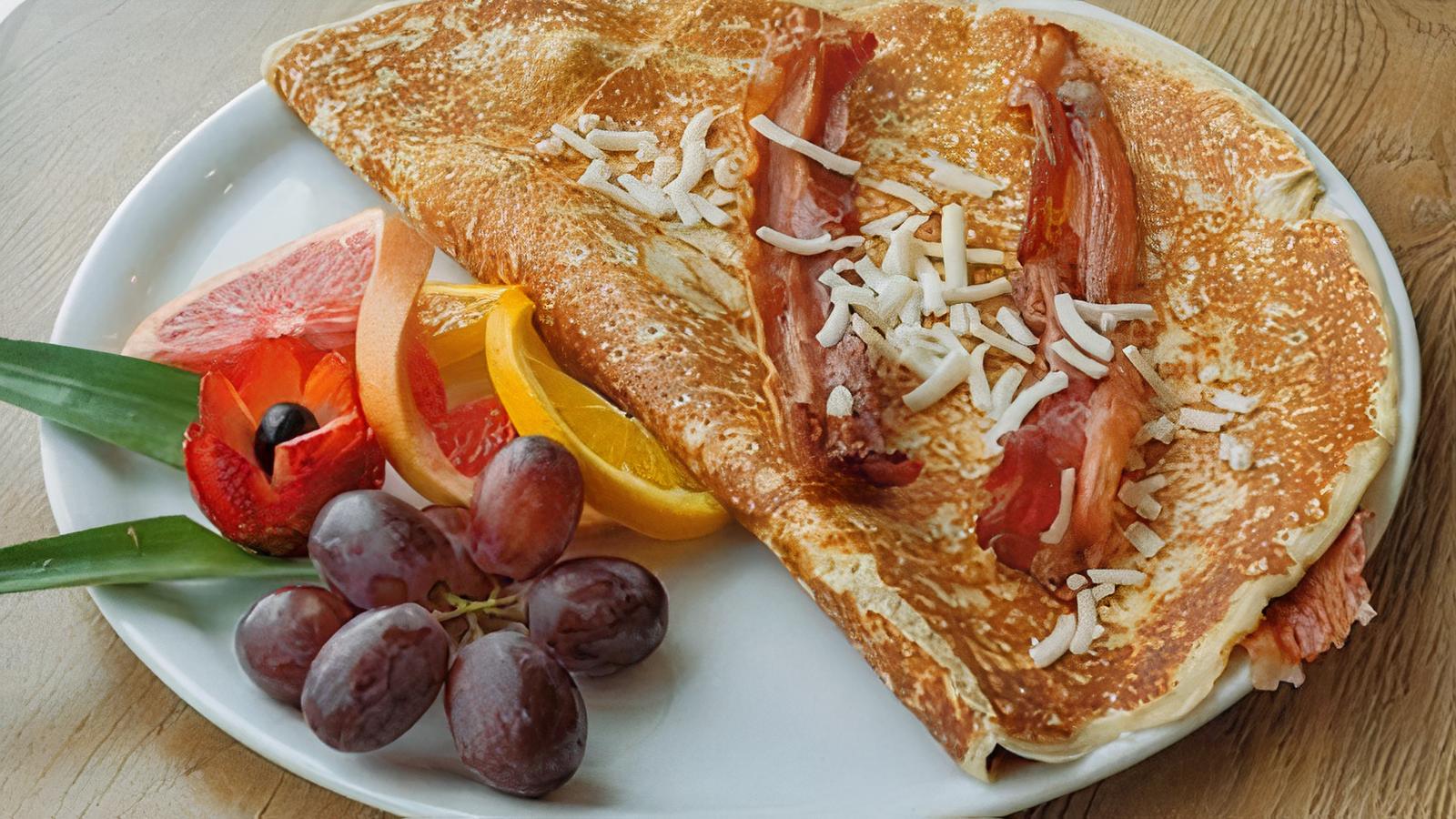 Crêpe avec bacon et fromage cheddar / Crepe With Bacon and Cheddar