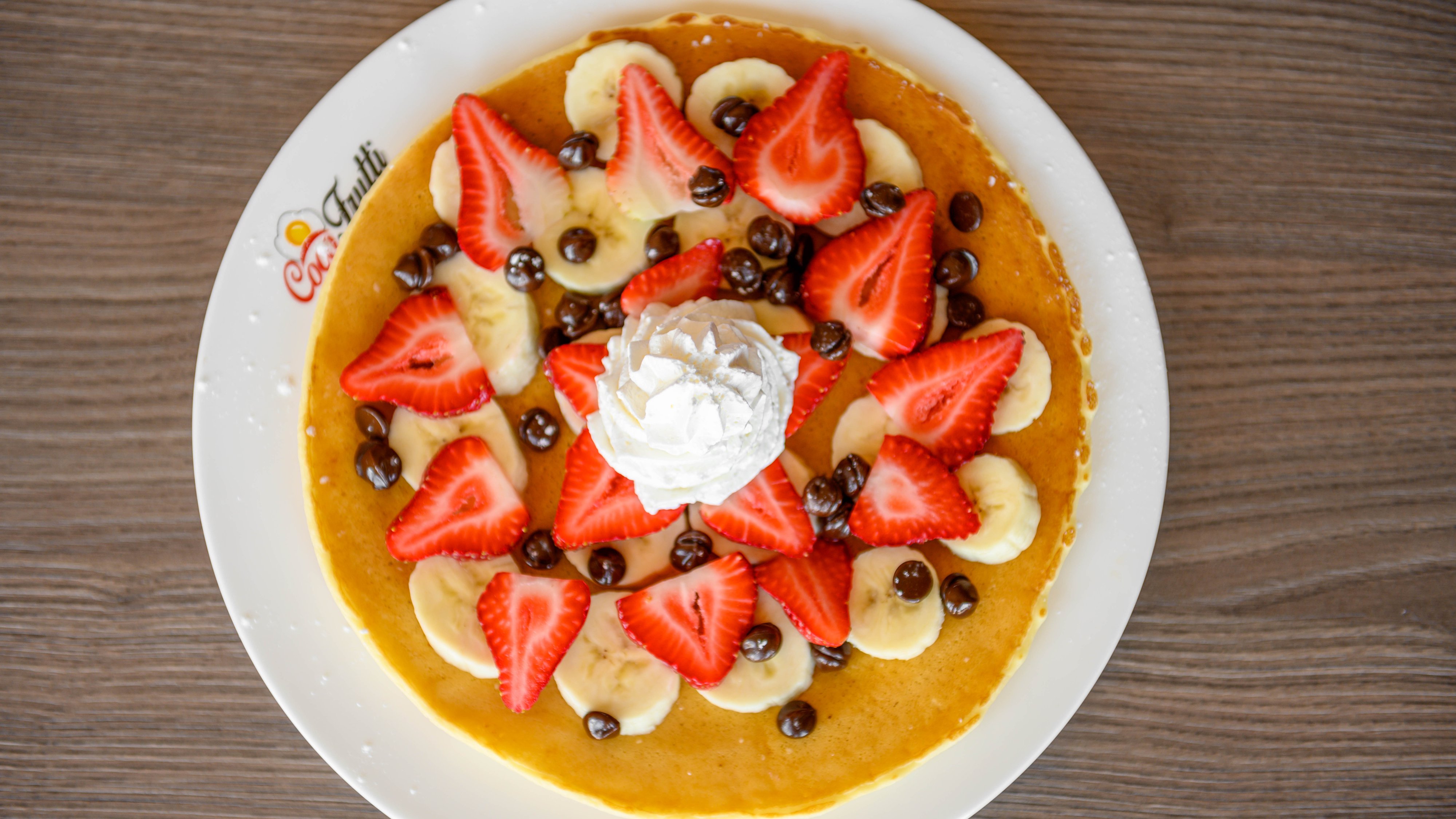 Crêpe ou Pain Dore ou Gaufre aux Fruits /  Crepe, or French toast, or Waffle topped with fruit
