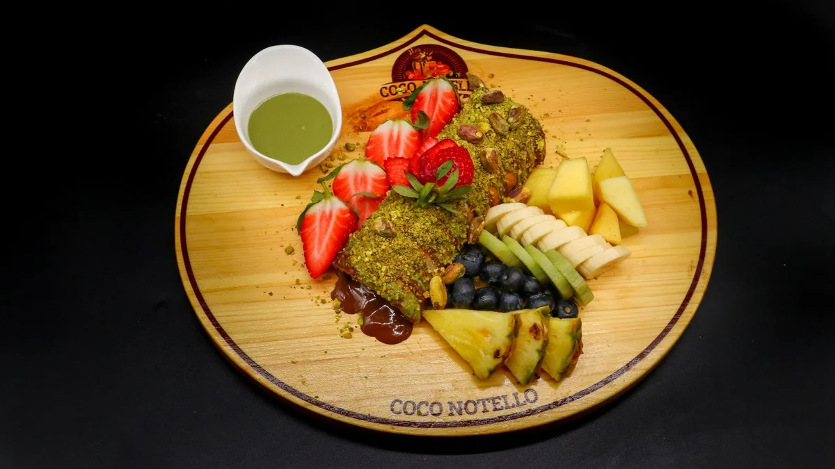 Pistacienødder frugt crêpe roll