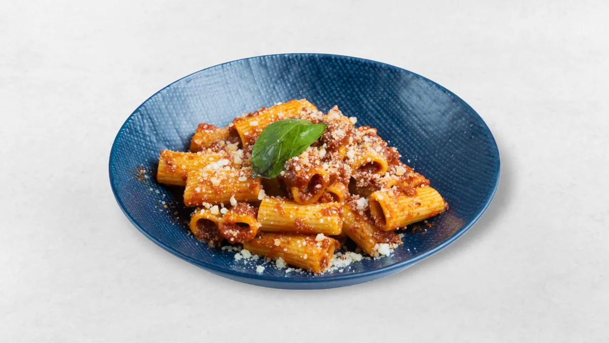 Rigatoni con bolognese