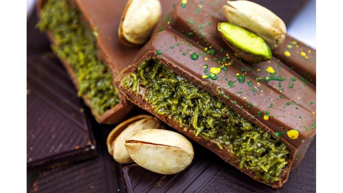 Grand Pistachio Kadaif Chocolate Bar (Dubai Chocolate Bar)