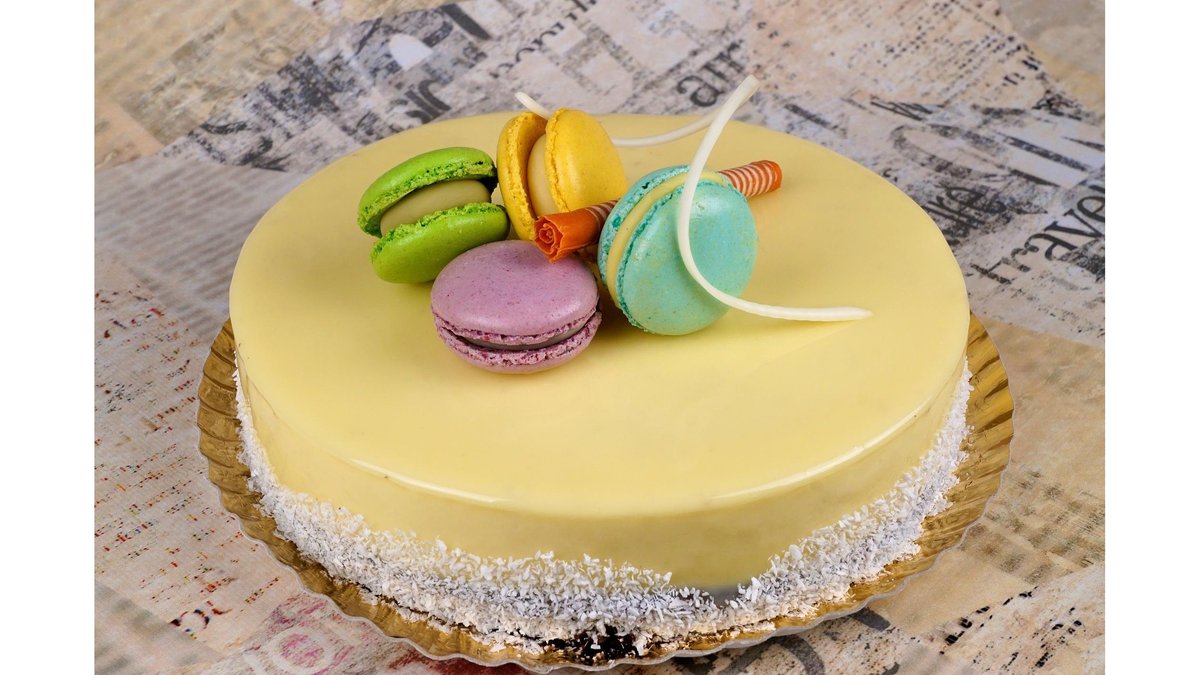 Tort de Fructe Rosii si Cocos 1.8 kg