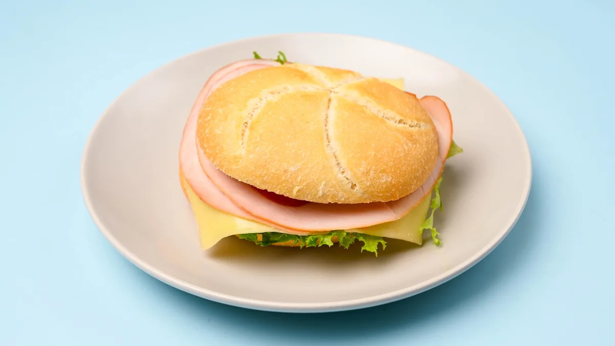 Belegtes Brötchen mit Pute