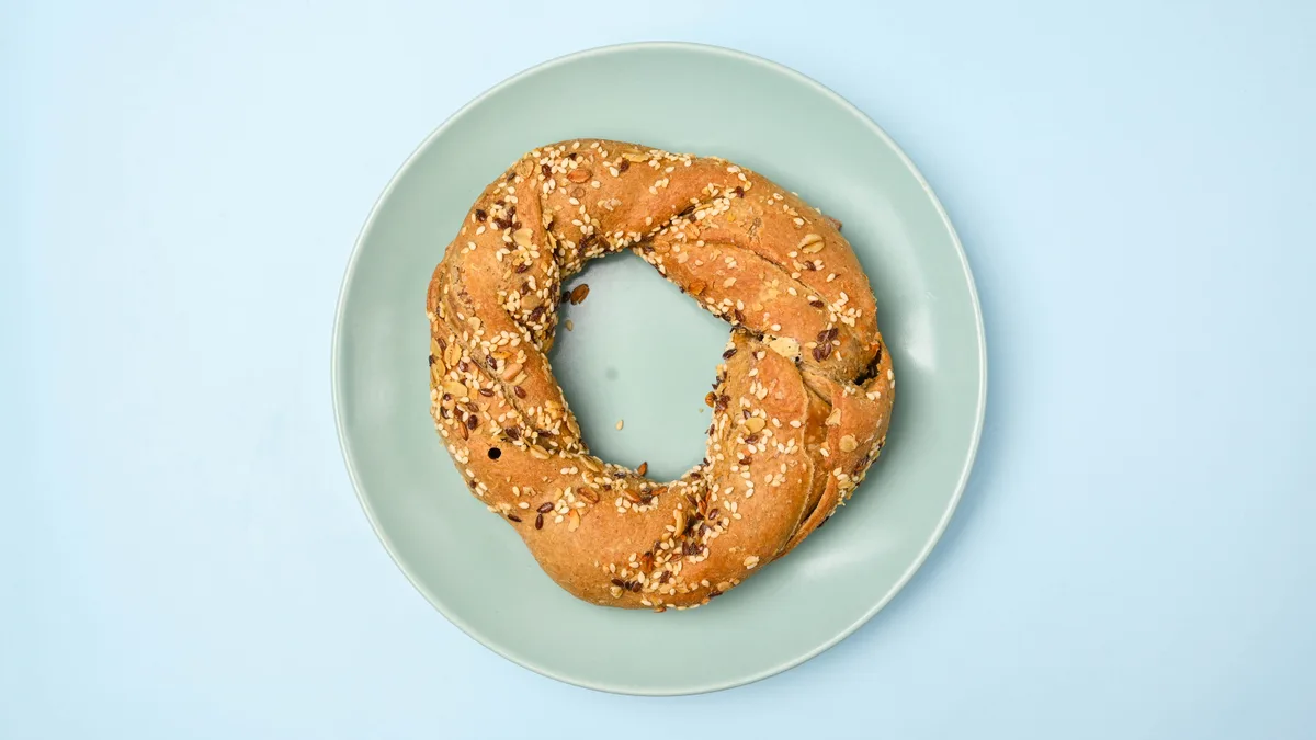 Gefüllter Bagel mit Philadelphia und Truthahn