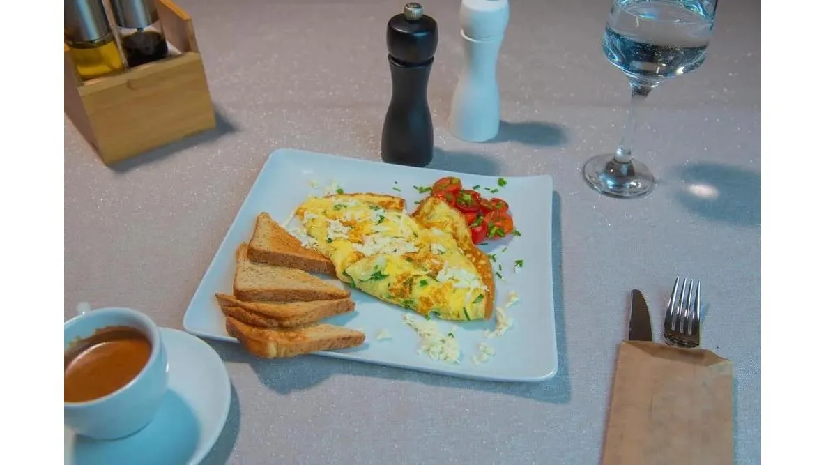 Omletă și topping la alegere