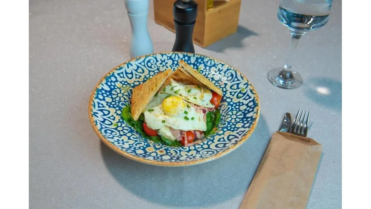Salată cu ouă