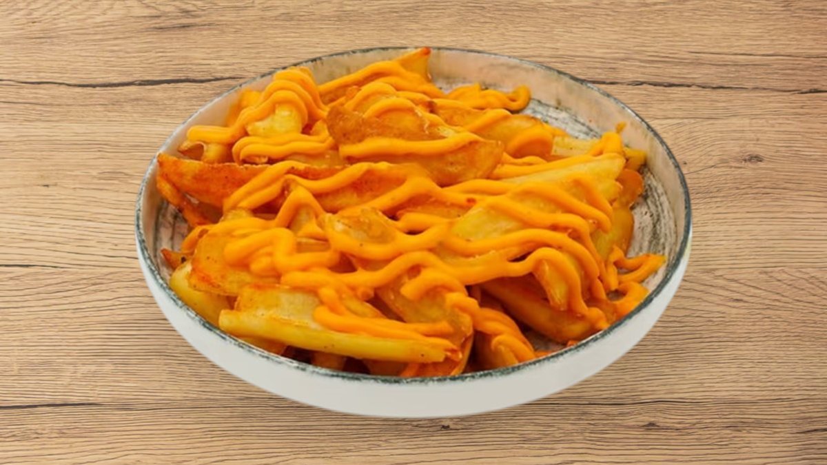 Patate të Skuqura Me Djathë Cheddar