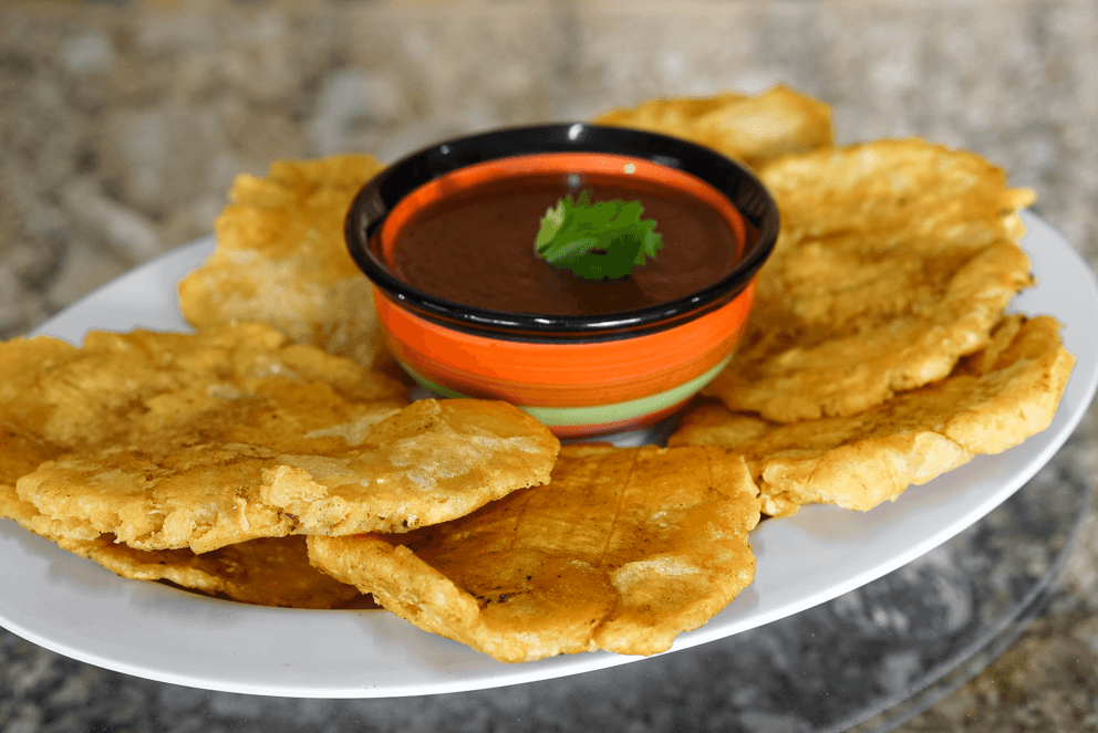 Patacones con Frijolitos