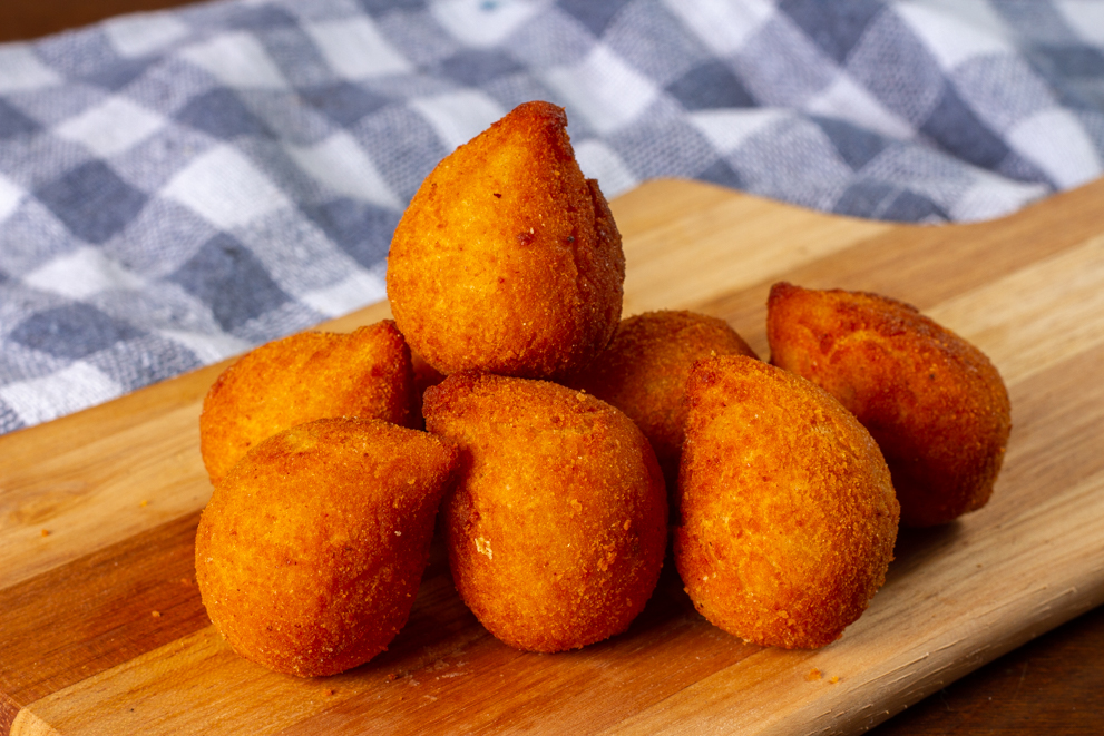 Coxinha de Frango Desfiado - 12 Unidades