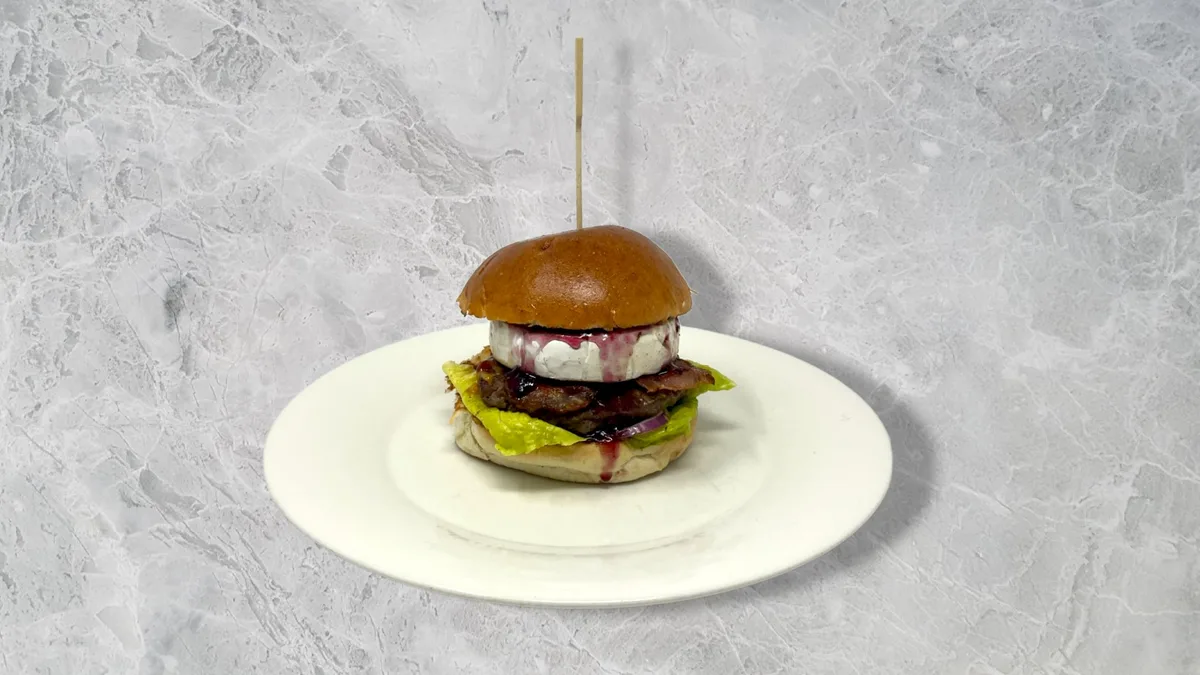 Camembert burger
