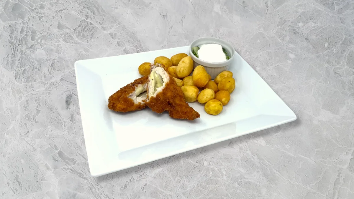 Cordon Bleu steak burgonyával tejfölös uborka salátával