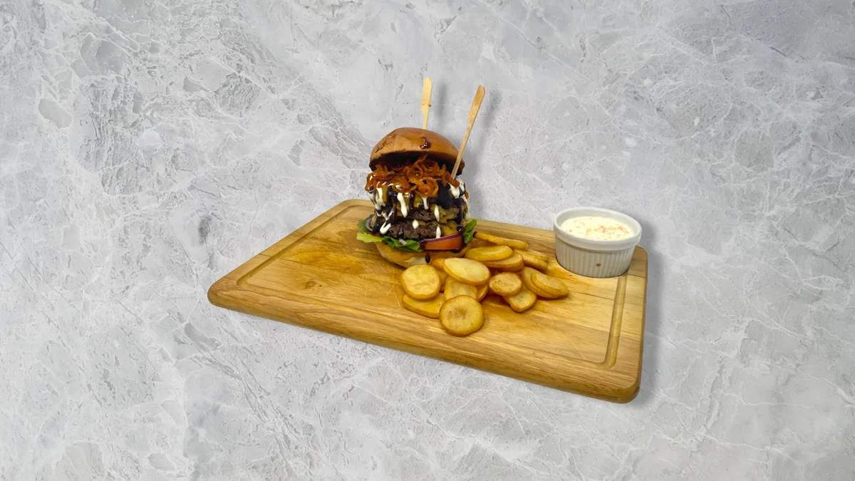 Hamburger menüben dollárchips-szel