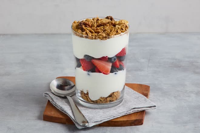 Fresh Berry and Yogurt Parfait