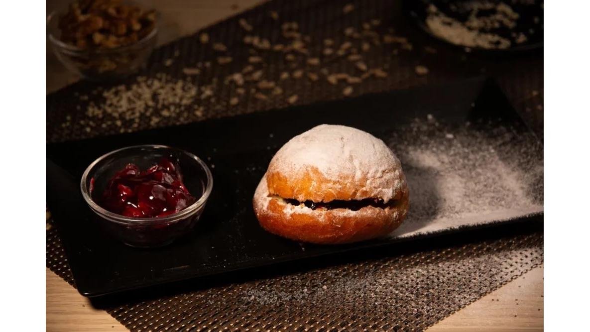 Gogoașă umplută cu dulceață
