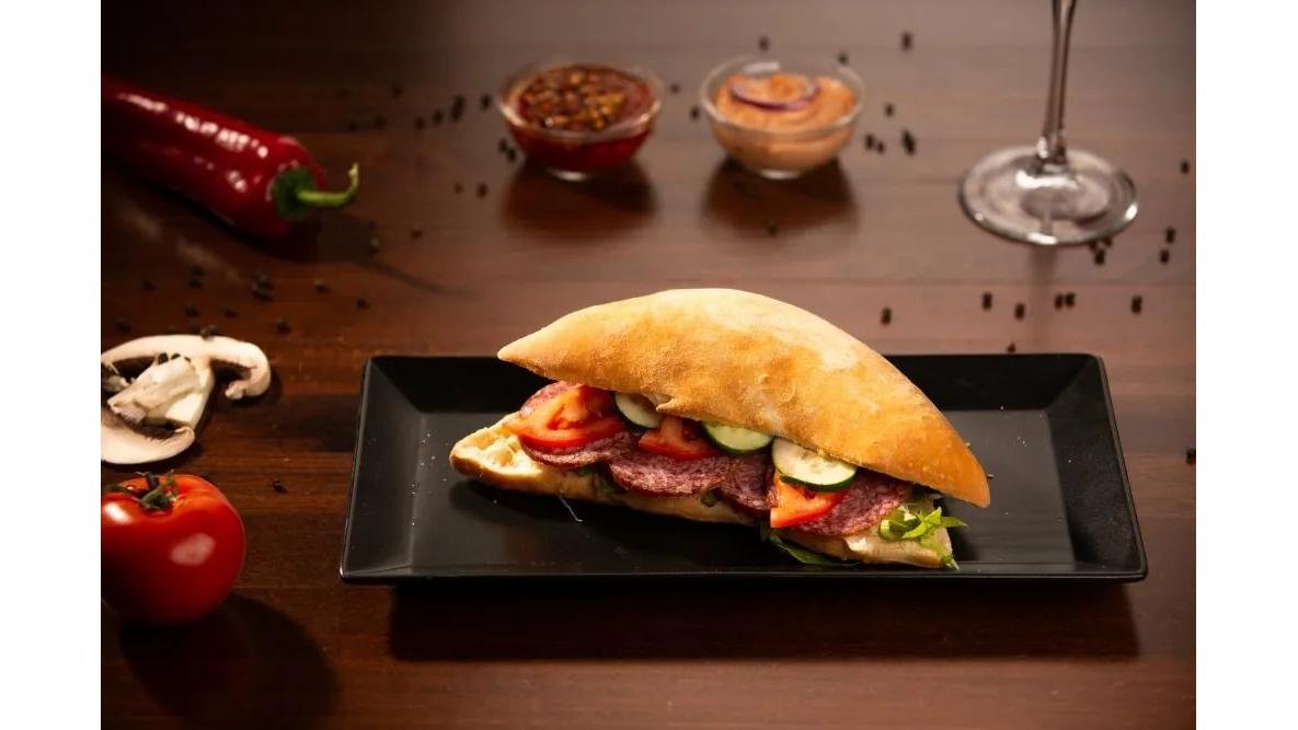 Sandwich cu salam de Sibiu