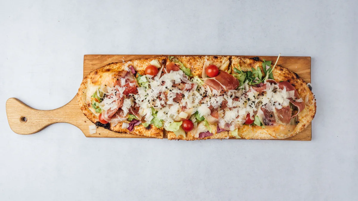 Pizza lunga pršuta
