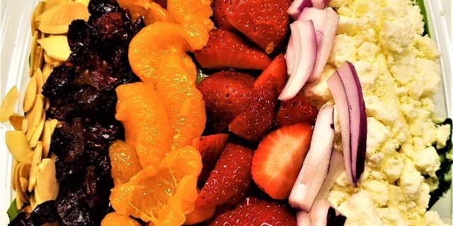 Strawberry Spinach Salad Boxed Lunch