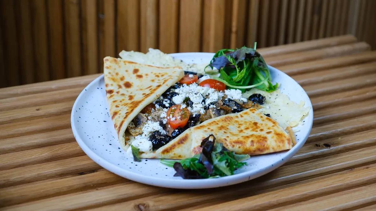 Cheese, Feta Cheese, Olives, Green Pepper, Tomato, Onion, Mushrooms, Oregano