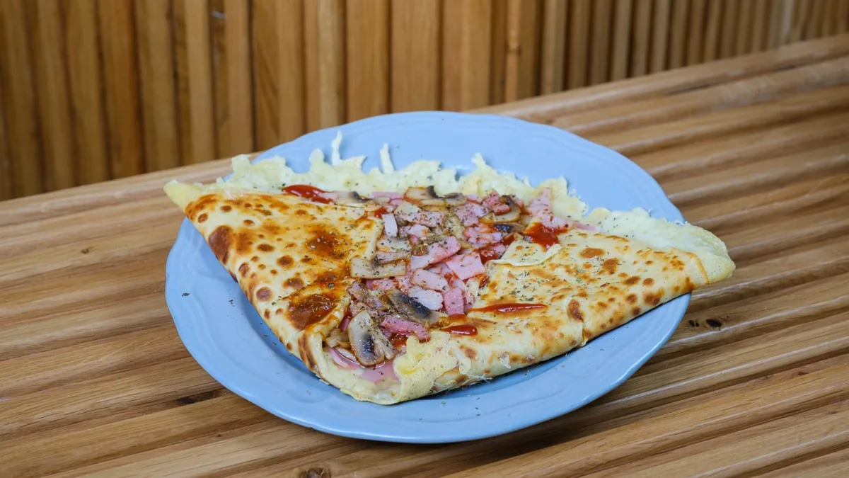 Ham, Cheese, Bacon, Pizza Sauce, Mushrooms