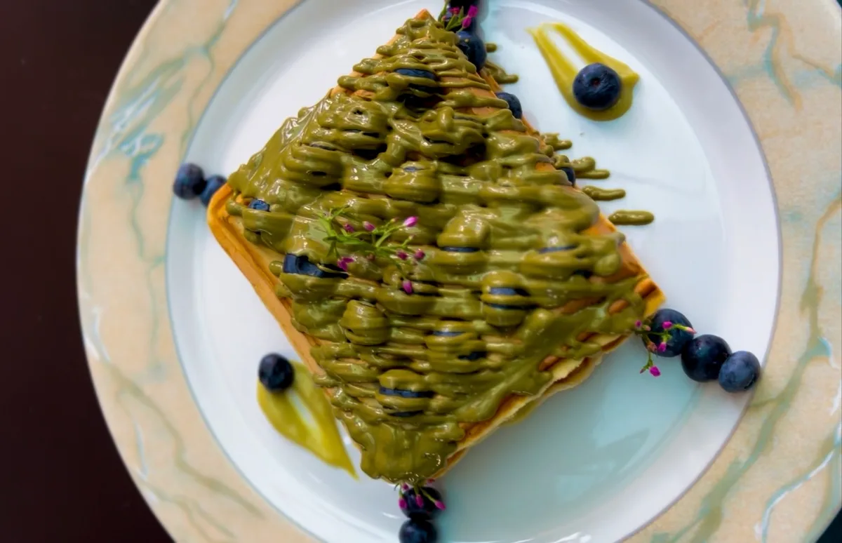 Waffle Pistachio and Boronicë