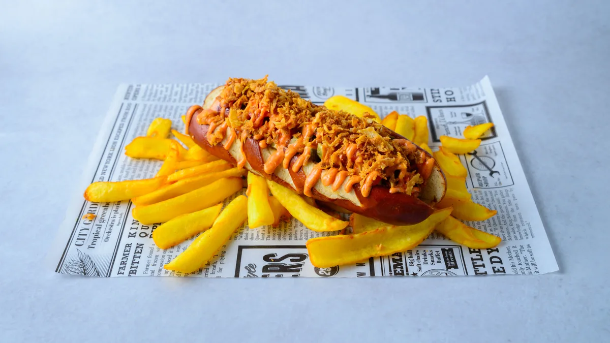 Crunch bavarska kobasica sa pomfritom