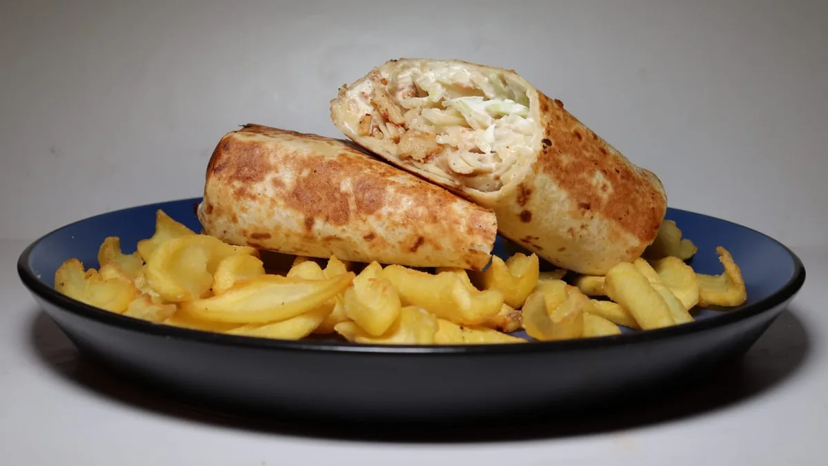 Tortilja piletina slanina sa pomfritom - MALA