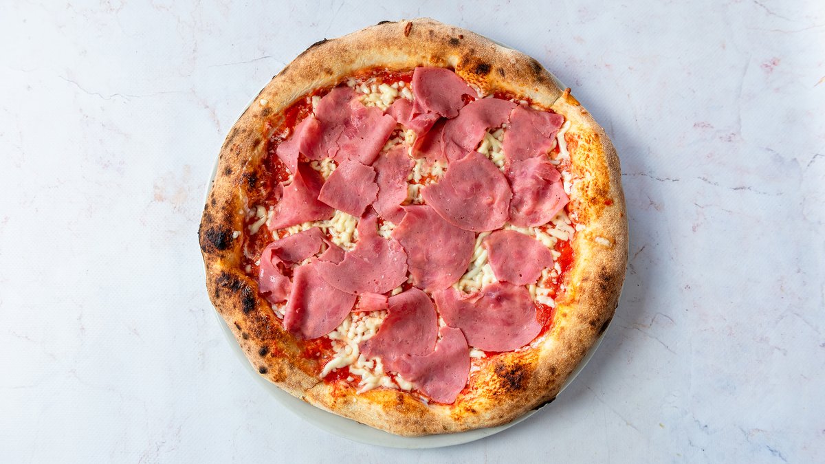 Pizza Proshutë and Sallam