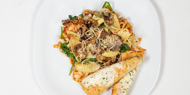 Fettuccine Primavera Tray