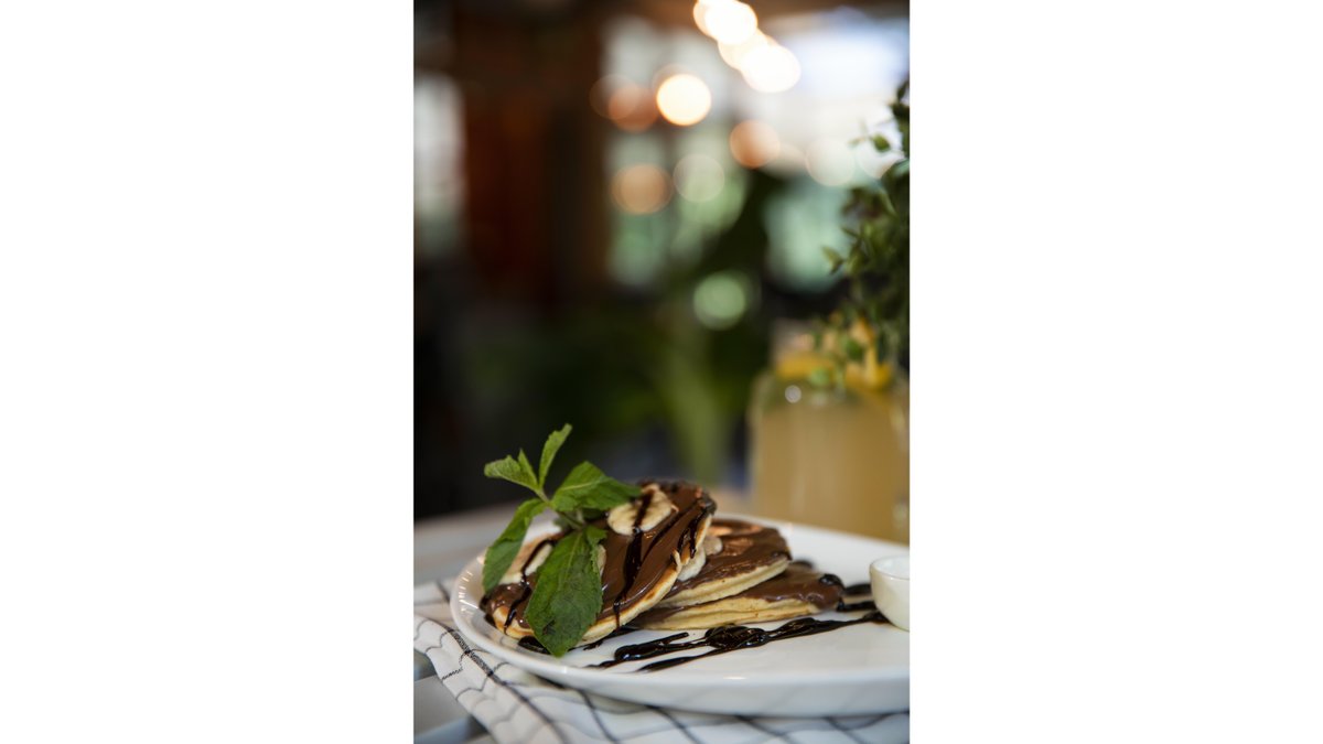 Pancakes cu nutella, banane și sirop de arțar