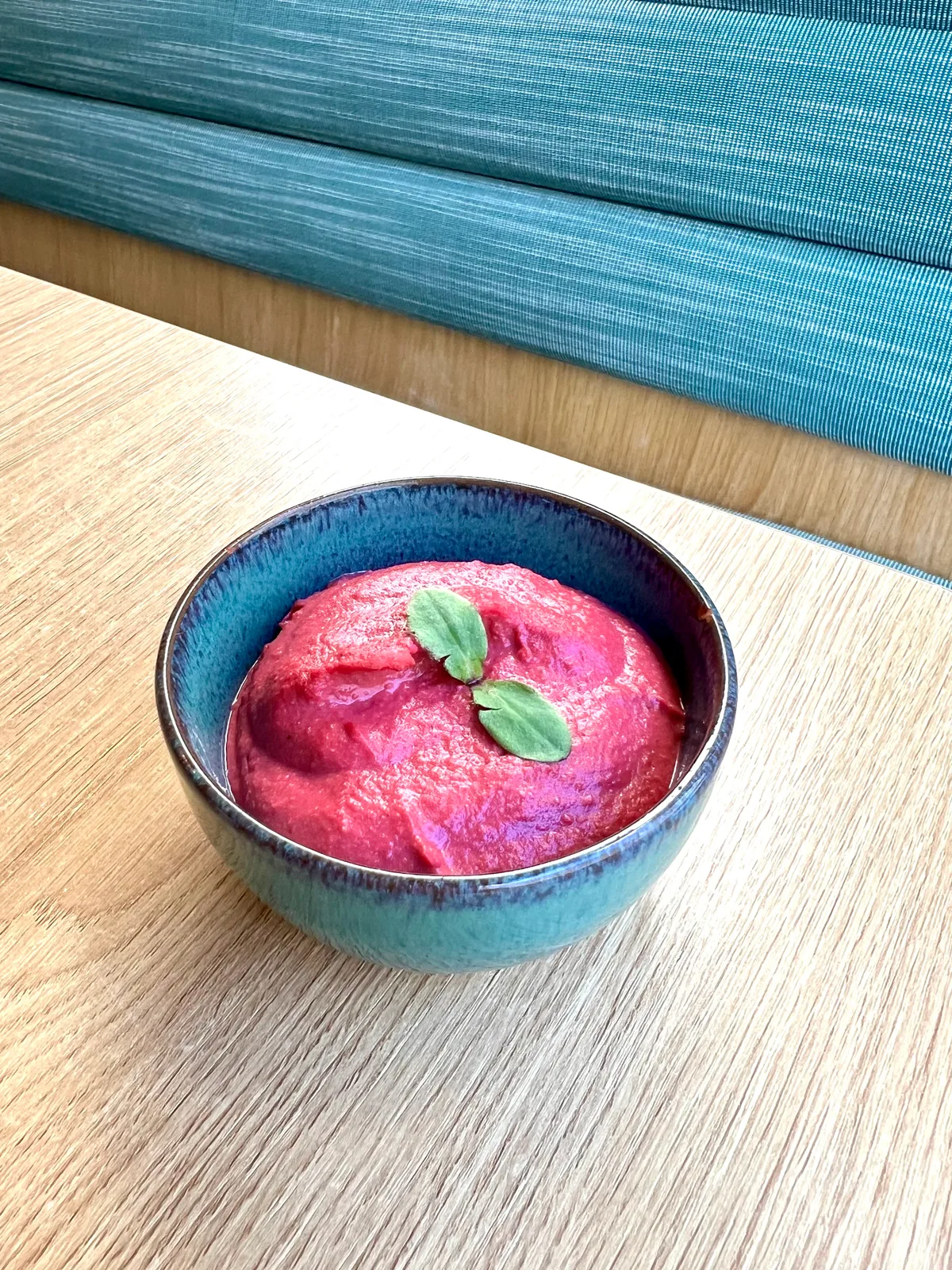 Rosa hummus