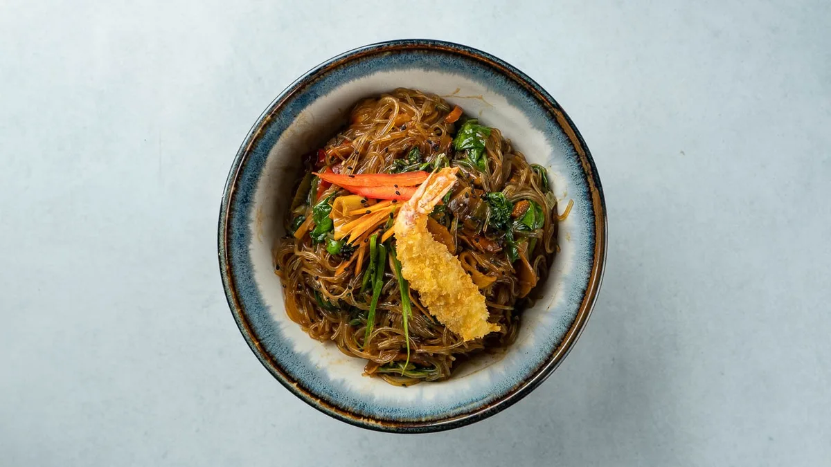 Singaporian seafood noodles