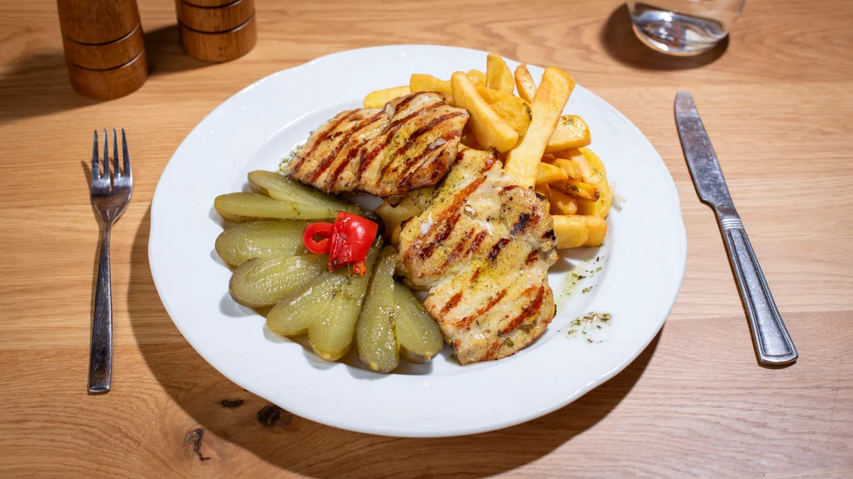 COTLET DE PORC LA GRĂTAR CU PIURE