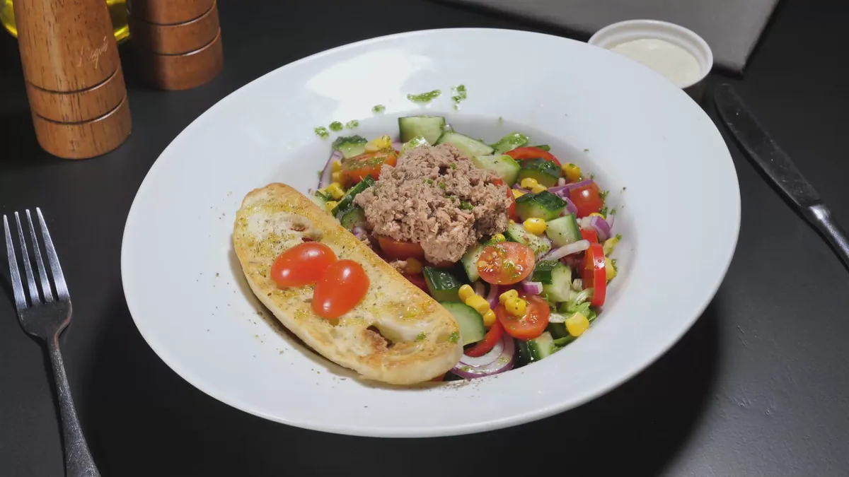 Salată cu ton