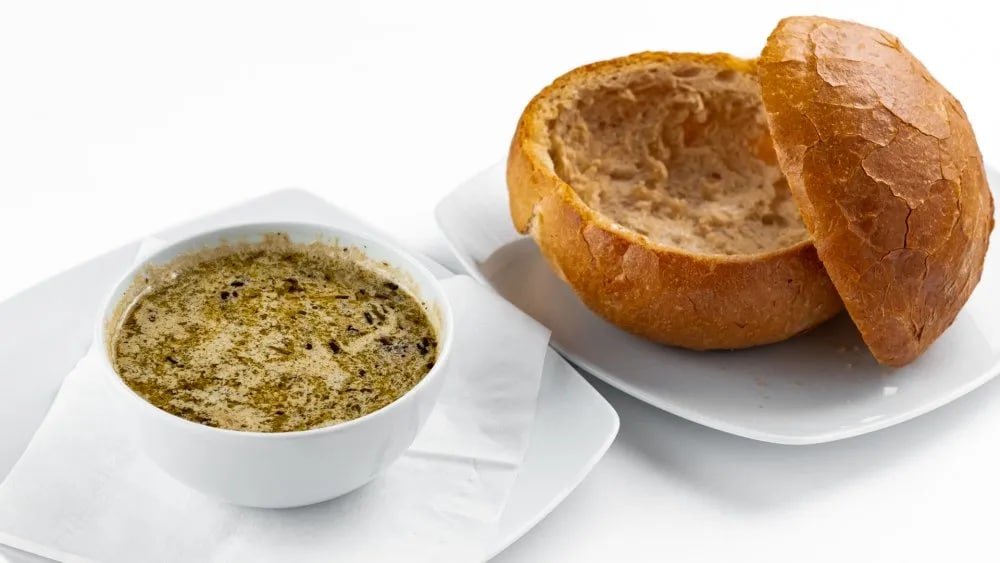 Ciorbă de vițel cu tarhon în chiflă