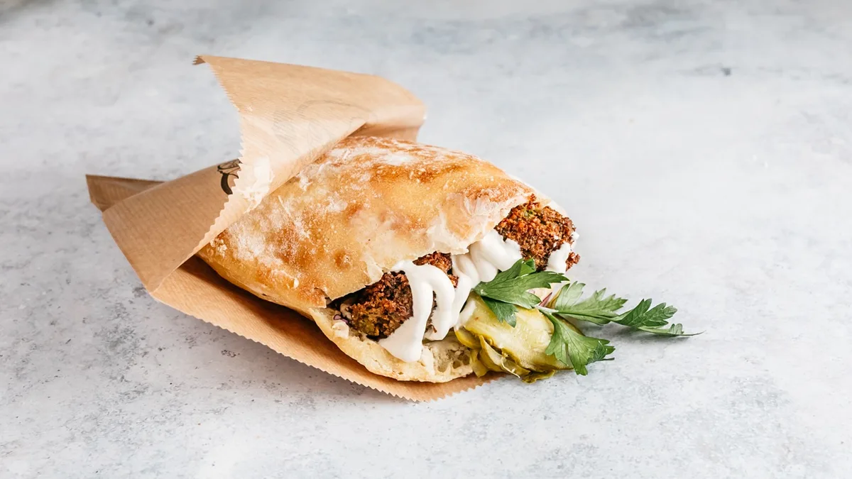 Green Falafel u pita kruhu