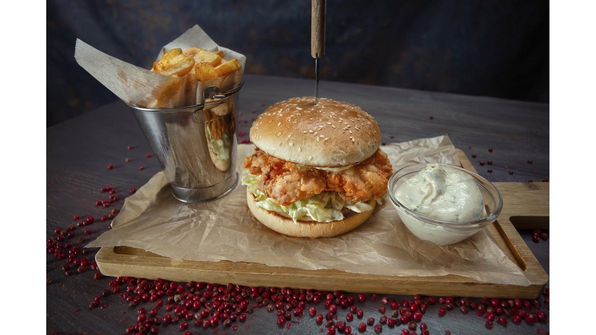 Crispy chicken burger