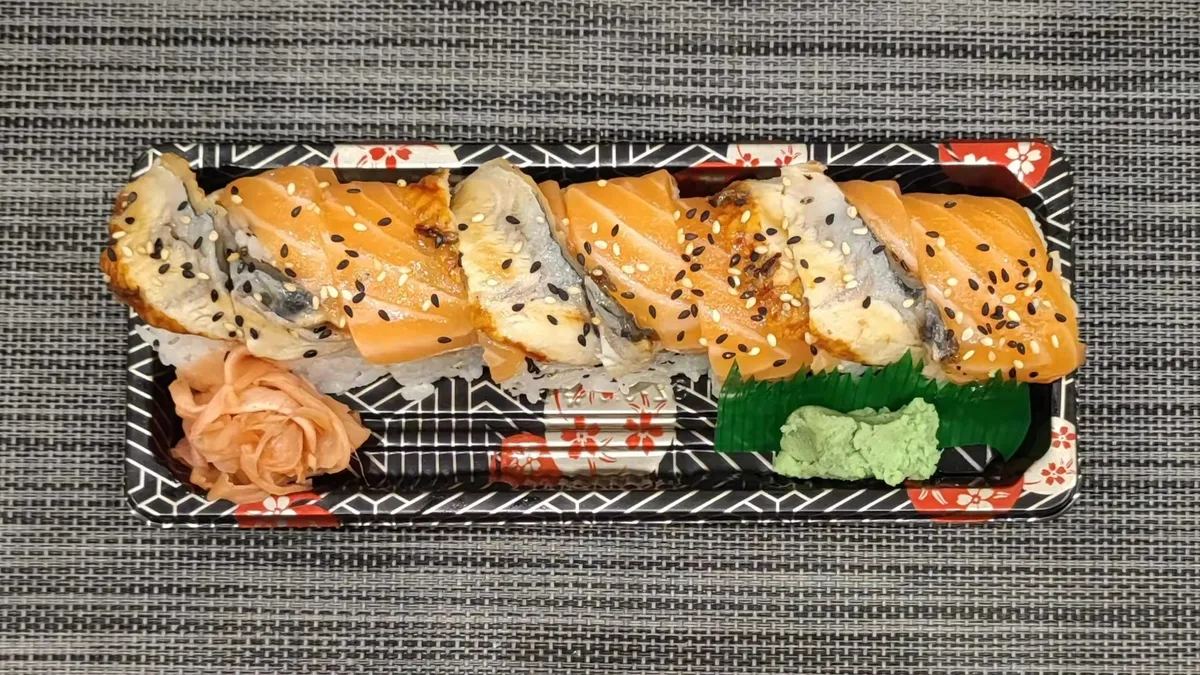 E75#Lazac,avokádó ,angolna,surimi,spicy majonéz 8db