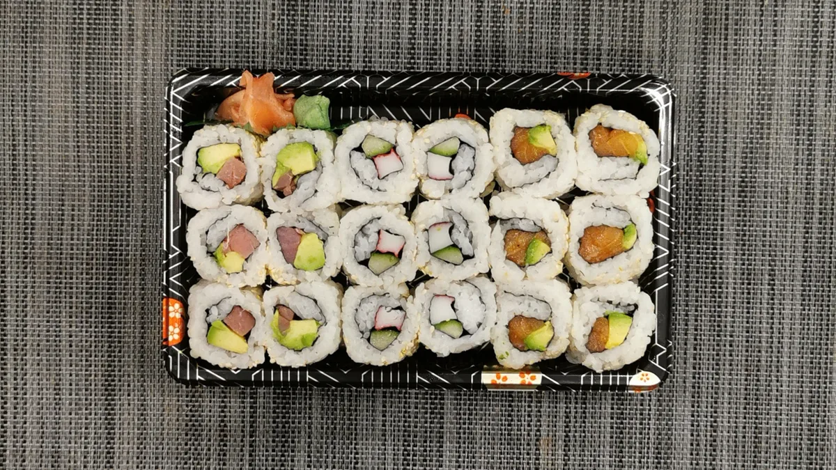 M14#Lazac avokádó tonhal surimi  uborka  18DB