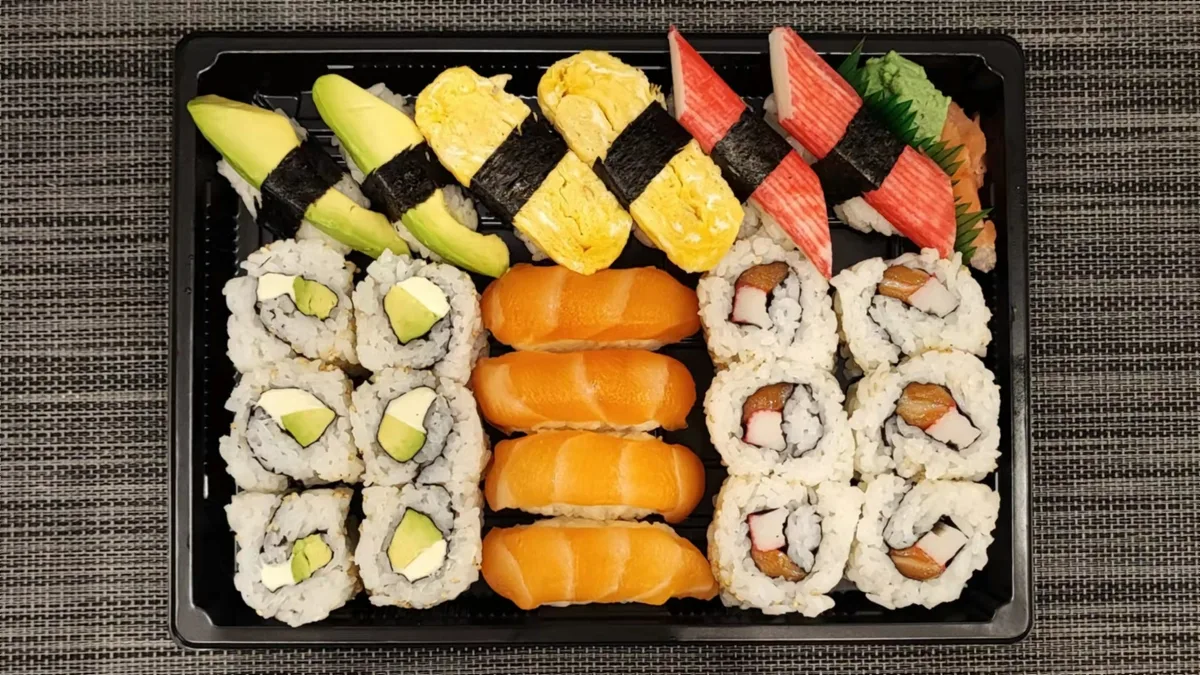 M52#Lazac avokádó surimi vajkrém Omlett tojás 22db